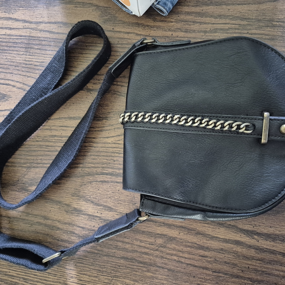 Sleek Black Crossbody Bag with Silver Chain Detail